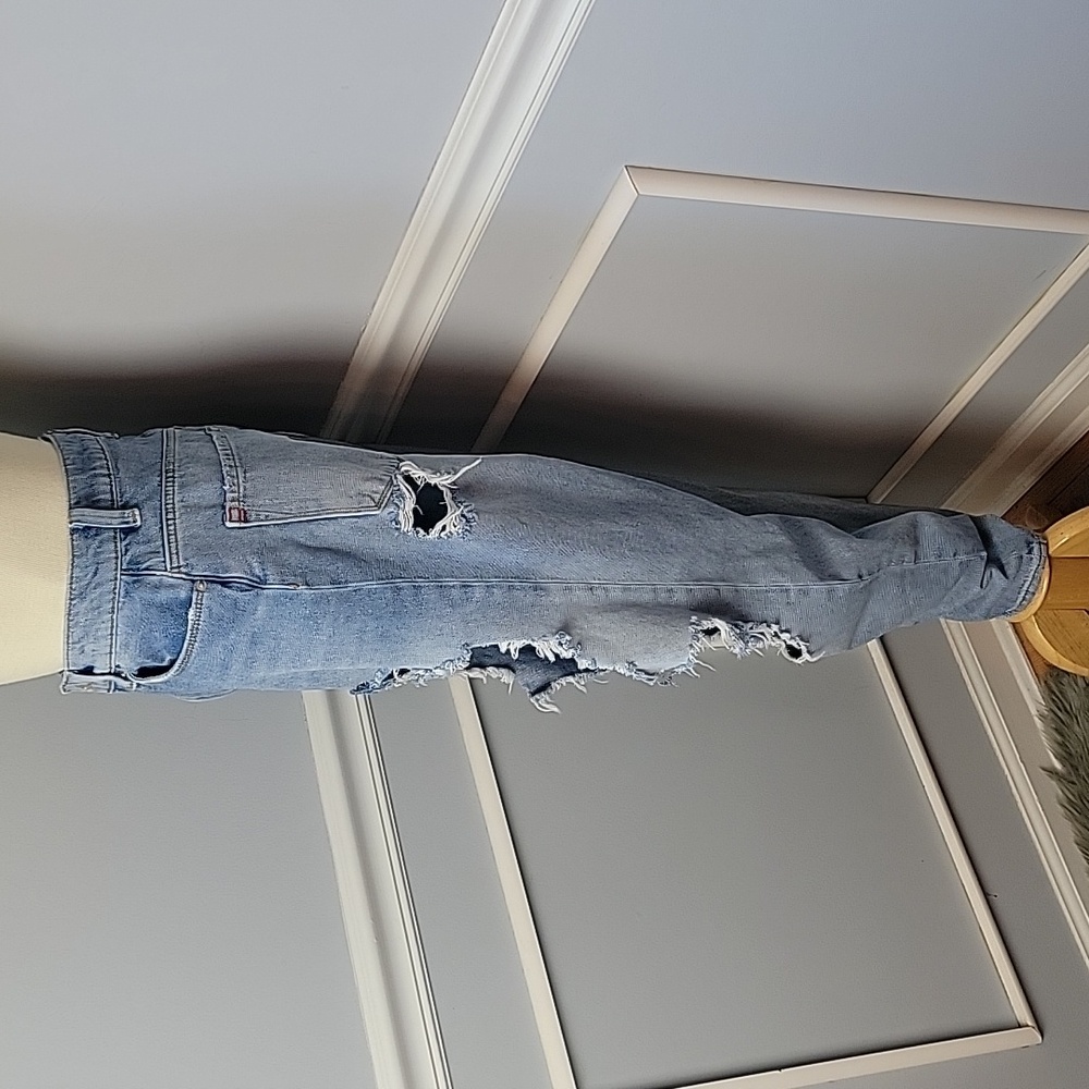 BDG | URBAN OUTFITTERS Mom High Rise Distressed Destroyed Light Wash Jeans 28‎ - Picture 2 of 9